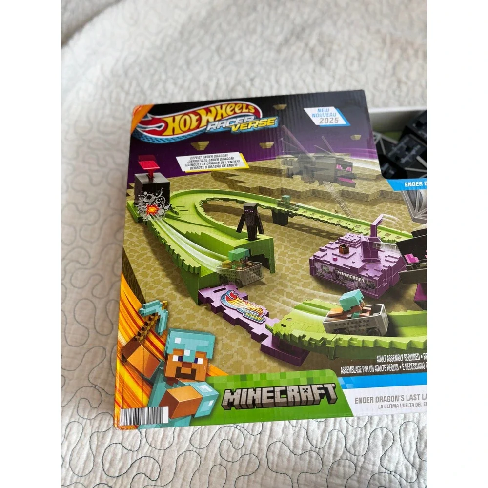 Hot Wheels Racer Verse Minecraft Ender Dragon's Last‎ Lap Track Set Steve